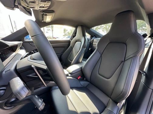 2025 Porsche 911 Carrera