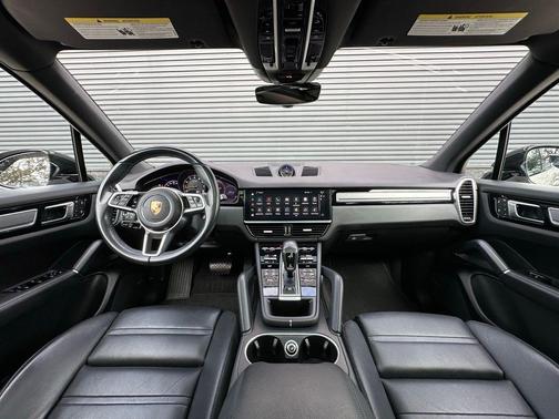 2023 Porsche Cayenne Platinum Edition