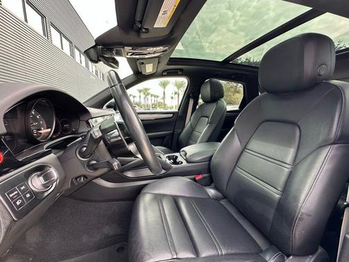 2023 Porsche Cayenne Platinum Edition
