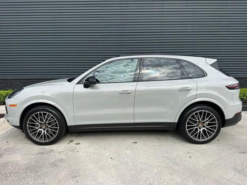 2023 Porsche Cayenne Platinum Edition