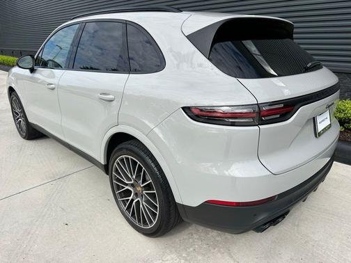 2023 Porsche Cayenne Platinum Edition