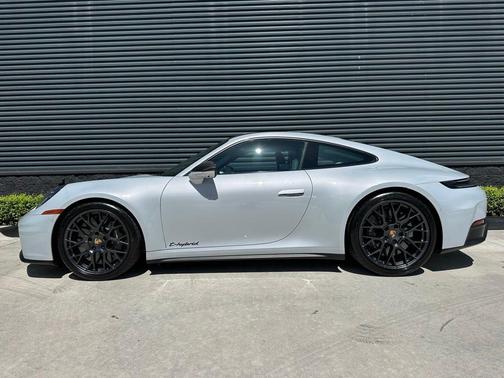 2025 Porsche 911 Carrera GTS