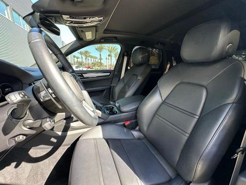 2023 Porsche Cayenne 