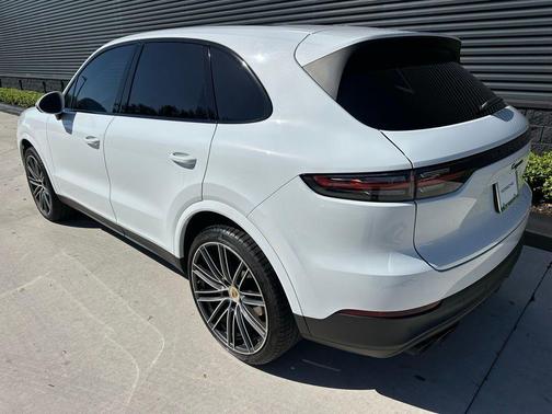 2023 Porsche Cayenne 