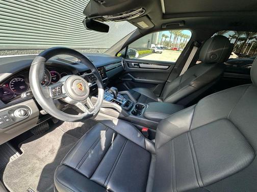 2023 Porsche Cayenne 