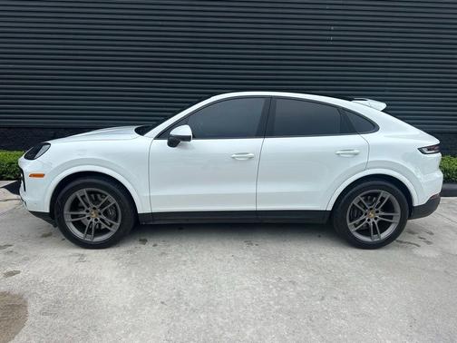 White 2024 Porsche Cayenne AWD