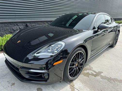2023 Porsche Panamera 4