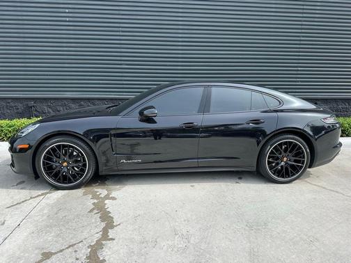 2023 Porsche Panamera 4