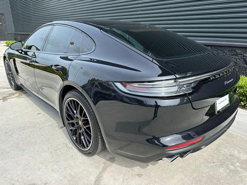 2023 Porsche Panamera 4