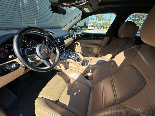 Biscay Blue Metallic 2019 Porsche Cayenne Base