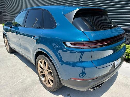 2024 Porsche Cayenne Base