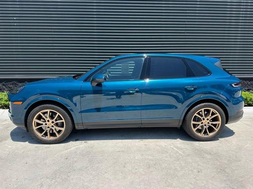 2024 Porsche Cayenne Base