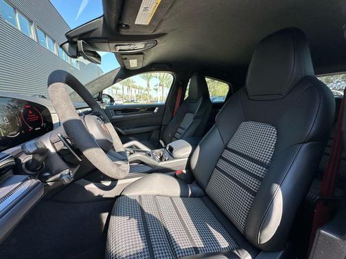 2026 Porsche Cayenne GTS