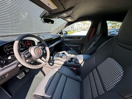 2026 Porsche Cayenne GTS
