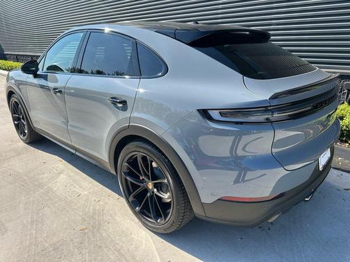 2026 Porsche Cayenne GTS