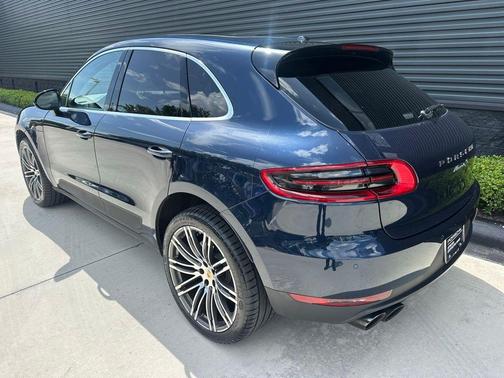 Blue 2018 Porsche Macan S