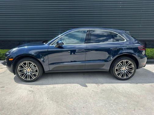 Blue 2018 Porsche Macan S