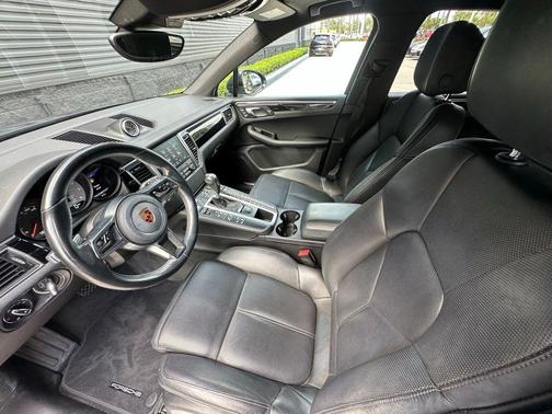 Blue 2018 Porsche Macan S