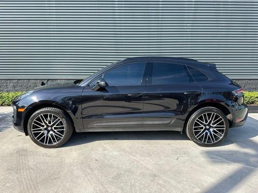 2022 Porsche Macan Base