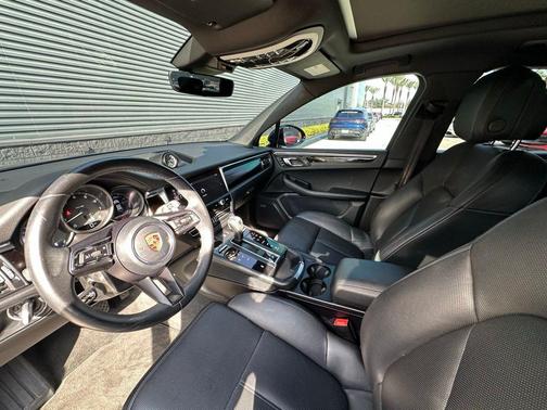 2022 Porsche Macan Base