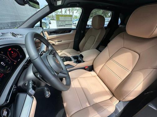 Dolomite Silver Metallic 2026 Porsche Cayenne AWD