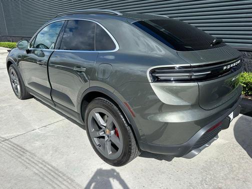 2025 Porsche Macan 4S