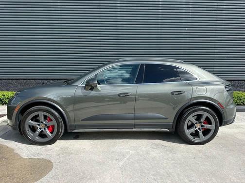 2025 Porsche Macan 4S