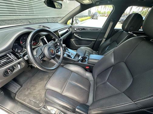 Chalk 2023 Porsche Macan