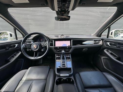 Chalk 2023 Porsche Macan
