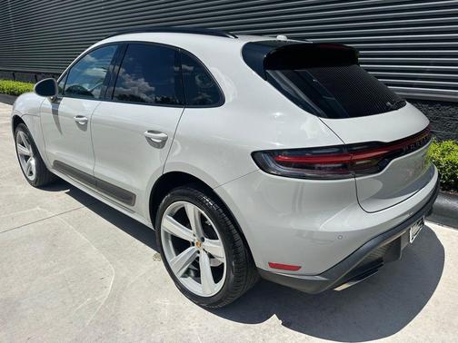 Chalk 2023 Porsche Macan