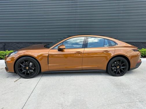 2025 Porsche Panamera Base