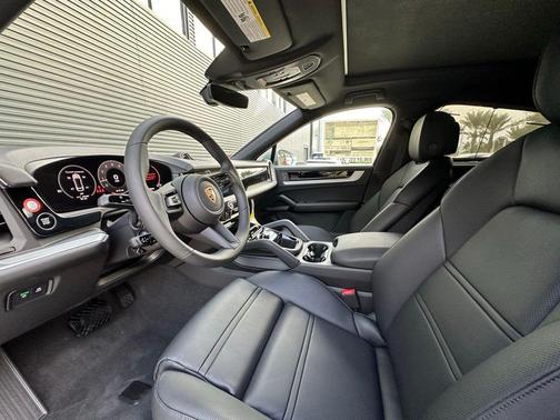 2024 Porsche Cayenne AWD