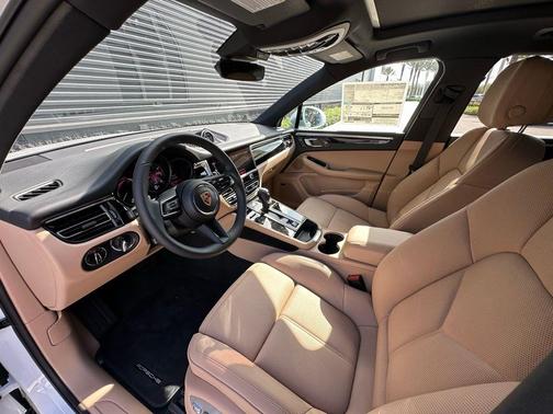 2025 Porsche Macan T