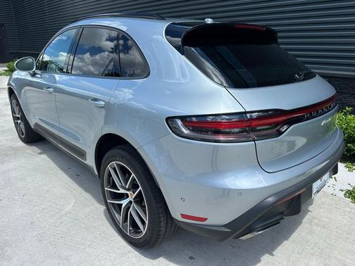 2022 Porsche Macan Base