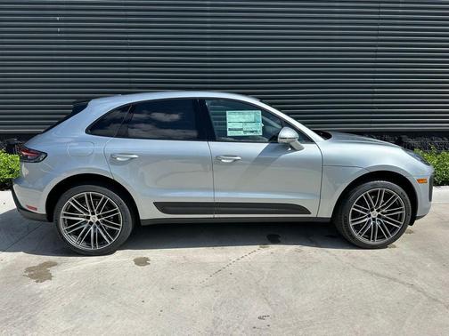 2025 Porsche Macan 