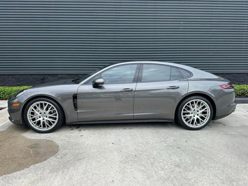 2018 Porsche Panamera Base