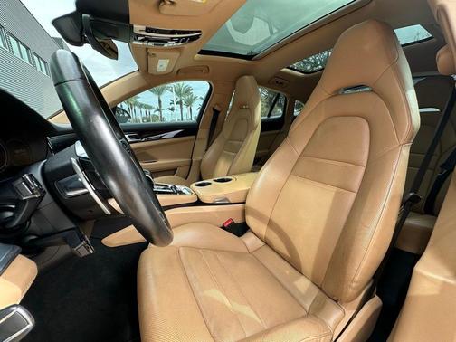 2018 Porsche Panamera Base
