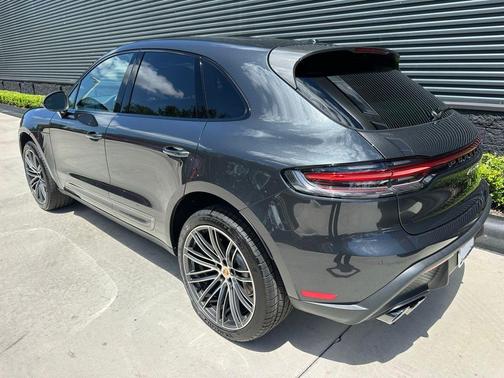 2026 Porsche Macan Base