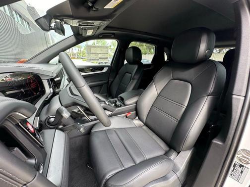 2024 Porsche Cayenne Base