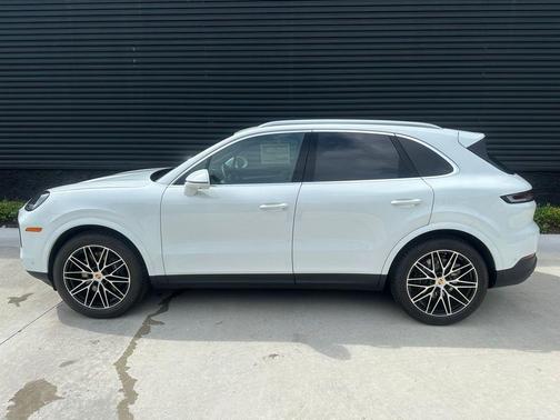 2024 Porsche Cayenne Base