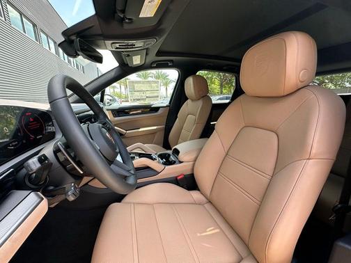 Arctic Grey 2026 Porsche Cayenne Base