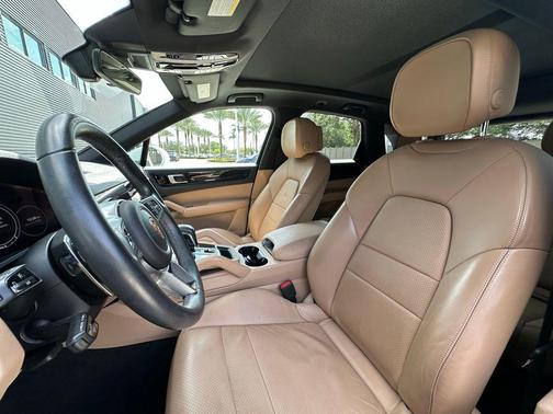 White 2019 Porsche Cayenne Base