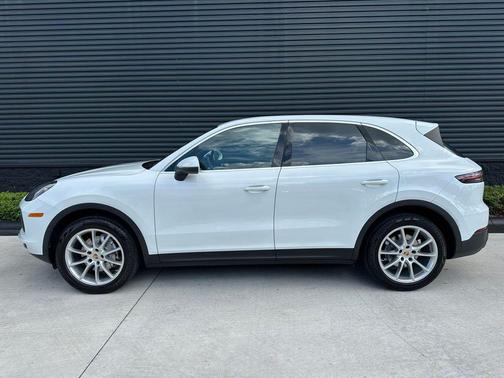 White 2019 Porsche Cayenne Base