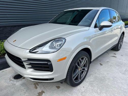 Chalk 2023 Porsche Cayenne