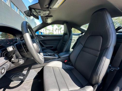 2025 Porsche 911 Carrera