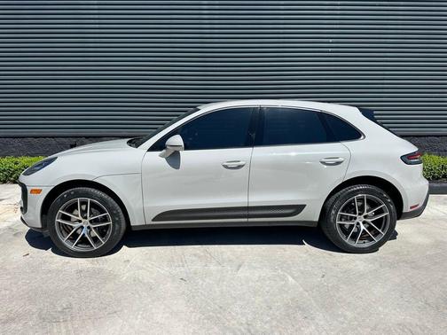 Chalk 2023 Porsche Macan