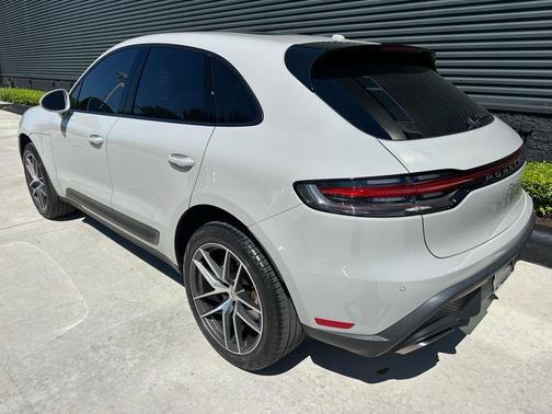 Chalk 2023 Porsche Macan
