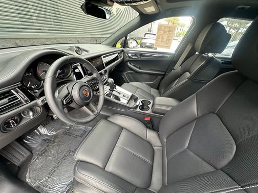 Copper Ruby Metallic 2026 Porsche Macan S