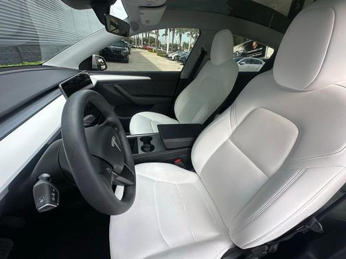 White 2024 Tesla Model Y Long Range