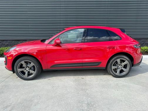 2025 Porsche Macan T